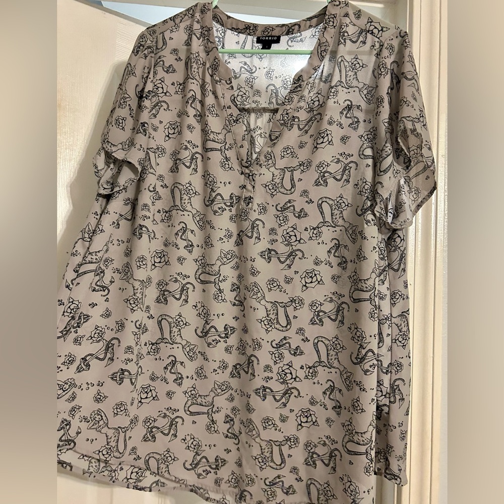 Torrid sz 1 mermaid sea top blouse